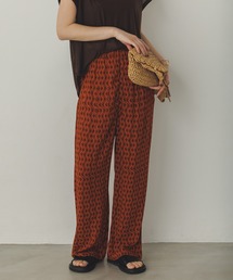 Noia（ノイア）の「レーヨン プリントストレートパンツ（その他パンツ）」