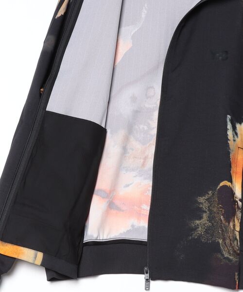 Y-3（ワイスリー）の「Y-3 AOP TRACK TOP 3-STRIPES（ジャージ・メンズ・ブラック・X-SMALL/XX-LARGE/X-LARGE/LARGE/MEDIUM/SMALL）」の7枚目の写真