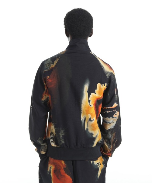 Y-3（ワイスリー）の「Y-3 AOP TRACK TOP 3-STRIPES（ジャージ・メンズ・ブラック・X-SMALL/XX-LARGE/X-LARGE/LARGE/MEDIUM/SMALL）」の4枚目の写真