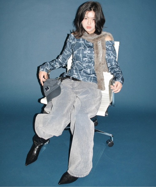 musubore（ムスボレ）の「off-shoulder tops / オフショルダートップス（シャツ/ブラウス・レディース・ネイビー・FREE）」の5枚目の写真