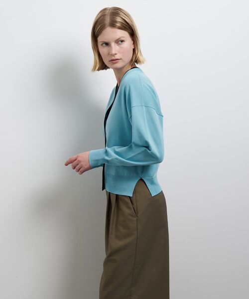 LANVIN en Bleu(ランバンオンブルー)の「カラーポイントVネックカーディガン(ニット/セーター・レディース・ブラック/ブラウン/ブルー系その他・38)」の11枚目の写真