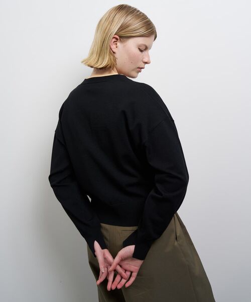 LANVIN en Bleu(ランバンオンブルー)の「カラーポイントVネックカーディガン(ニット/セーター・レディース・ブラック/ブラウン/ブルー系その他・38)」の5枚目の写真