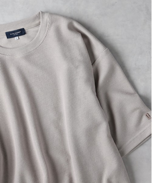 BACK NUMBER(バックナンバー)の「BACK NUMBER(バックナンバー)【メンズ】袖ロゴ刺繍ワッフル半袖Tシャツ(Tシャツ/カットソー・メンズ・グリーン/ネイビー/ダークベージュ/ダークグレー・M/L/XL)」の2枚目の写真