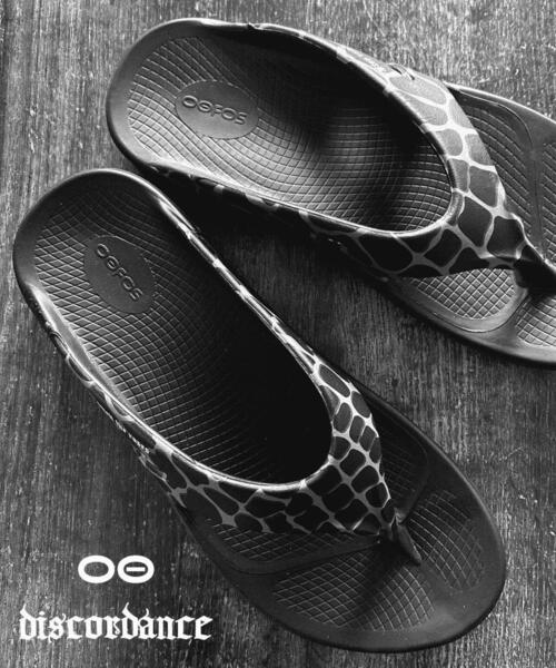 Oofos ブラック サンダル キルティングデザイン セール】OOFOS x Children of the discordance / x OORIGINAL コラボ