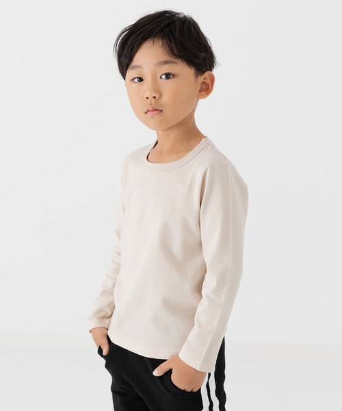 chil2（チルツー）の「綿100% 無地 長袖Tシャツ（Tシャツ/カットソー・キッズ・ホワイト/ブラウン/グリーン/レッド/ワインレッド/ベージュ/オートミール/ミント/ネイビー/ラベンダー/イエロー/オレンジ/ブラック/カーキ/サックスブルー/スモークピンク/グレー/チャコールグレー/クリーム/ブルー・80ｃｍ/90cm/100cm/110cm/120cm/130cm/140cm/150cm/160cm）」の7枚目の写真