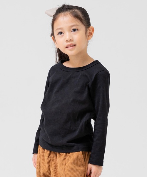 chil2（チルツー）の「綿100% 無地 長袖Tシャツ（Tシャツ/カットソー・キッズ・ホワイト/ブラウン/グリーン/レッド/ワインレッド/ベージュ/オートミール/ミント/ネイビー/ラベンダー/イエロー/オレンジ/ブラック/カーキ/サックスブルー/スモークピンク/グレー/チャコールグレー/クリーム/ブルー・80ｃｍ/90cm/100cm/110cm/120cm/130cm/140cm/150cm/160cm）」の2枚目の写真