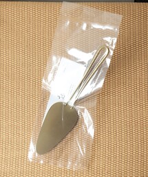 fennica（フェニカ）の「Lue / 真鍮 ピザスクープ（キッチンツール）」