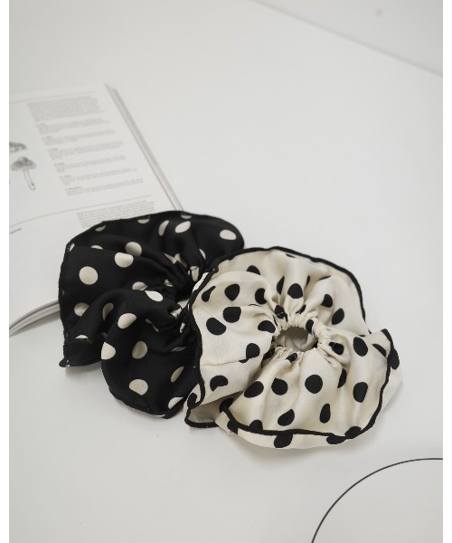 jumelle（ジュメロ）の「ドットシュシュ（シュシュ・レディース・アイボリー/ブラック・FREE）」の3枚目の写真