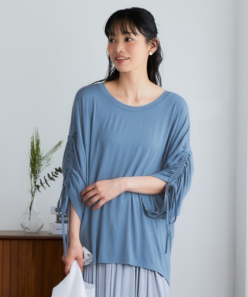 SMILE LAND(スマイルランド)の「<大きいサイズ>たっぷりドレープ袖ギャザーチュニック(接触冷感・UVカット)(Tシャツ/カットソー・レディース・ブラック/ネイビー/ブルー/コーラルピンク・5L/4L/3L/LL/L)」の1枚目の写真