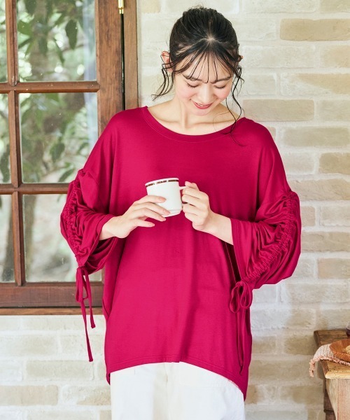 SMILE LAND(スマイルランド)の「<大きいサイズ>たっぷりドレープ袖ギャザーチュニック(接触冷感・UVカット)(Tシャツ/カットソー・レディース・ブラック/ネイビー/ブルー/コーラルピンク・5L/4L/3L/LL/L)」の4枚目の写真