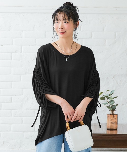 SMILE LAND(スマイルランド)の「<大きいサイズ>たっぷりドレープ袖ギャザーチュニック(接触冷感・UVカット)(Tシャツ/カットソー・レディース・ブラック/ネイビー/ブルー/コーラルピンク・5L/4L/3L/LL/L)」の2枚目の写真