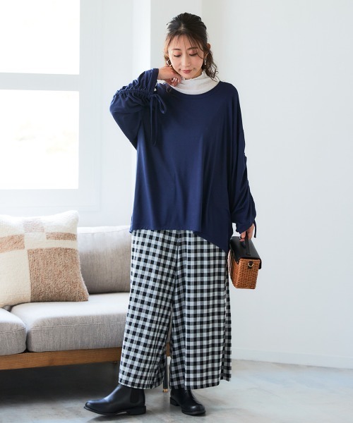 SMILE LAND(スマイルランド)の「<大きいサイズ>たっぷりドレープ袖ギャザーチュニック(接触冷感・UVカット)(Tシャツ/カットソー・レディース・ブラック/ネイビー/ブルー/コーラルピンク・5L/4L/3L/LL/L)」の7枚目の写真