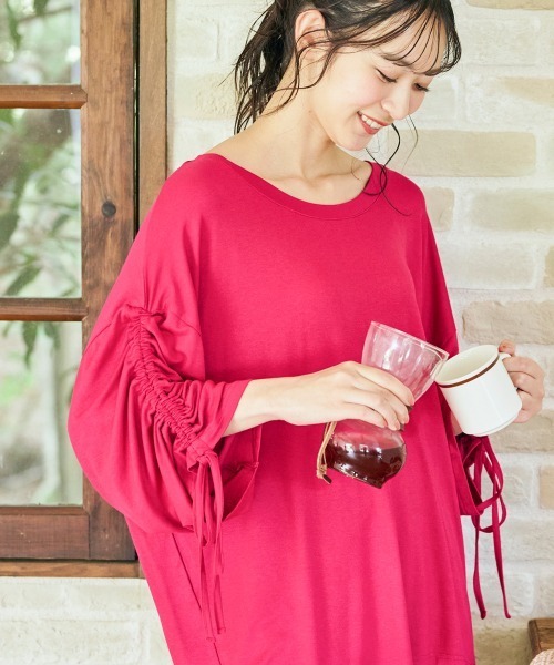 SMILE LAND(スマイルランド)の「<大きいサイズ>たっぷりドレープ袖ギャザーチュニック(接触冷感・UVカット)(Tシャツ/カットソー・レディース・ブラック/ネイビー/ブルー/コーラルピンク・5L/4L/3L/LL/L)」の10枚目の写真