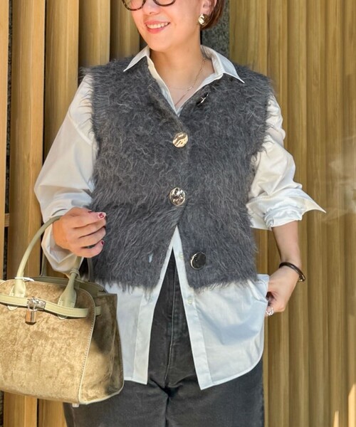 NOLLEY’S Sophi（ノーリーズソフィ）の「《手洗い可能》ビックボタン起毛ファーベスト（ベスト・レディース・キャメル/チャコールグレー/ダークネイビー・38）」の2枚目の写真