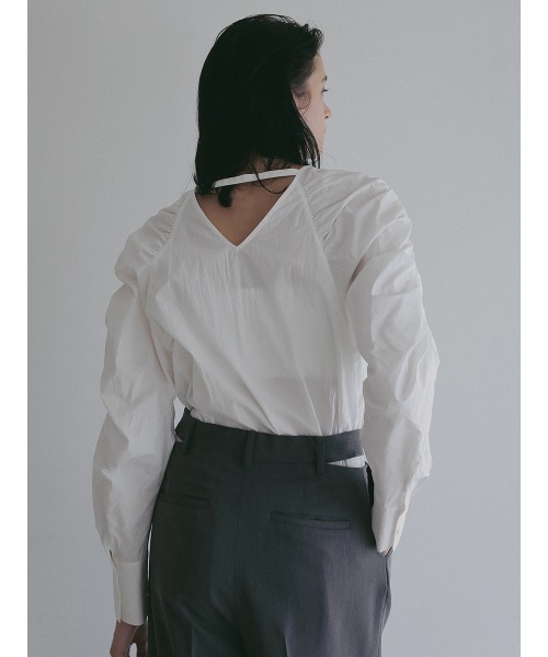 MANOF(マノフ)の「MUTTON SLEEVE BLOUSE(シャツ/ブラウス・レディース・ホワイト/ブラック・M/S)」の7枚目の写真