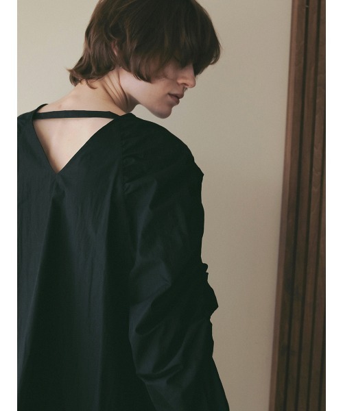 MANOF(マノフ)の「MUTTON SLEEVE BLOUSE(シャツ/ブラウス・レディース・ホワイト/ブラック・M/S)」の17枚目の写真
