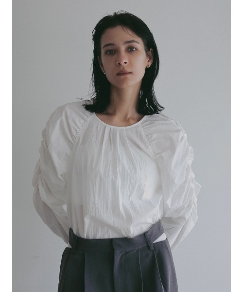 MANOF(マノフ)の「MUTTON SLEEVE BLOUSE(シャツ/ブラウス・レディース・ホワイト/ブラック・M/S)」の4枚目の写真