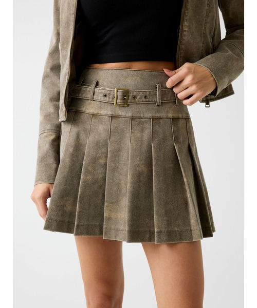 Guess(ゲス)の「ESTELL Pleated Mini Skirt スカート(スカート・レディース・ベージュ・X-SMALL/SMALL/MEDIUM)」の8枚目の写真