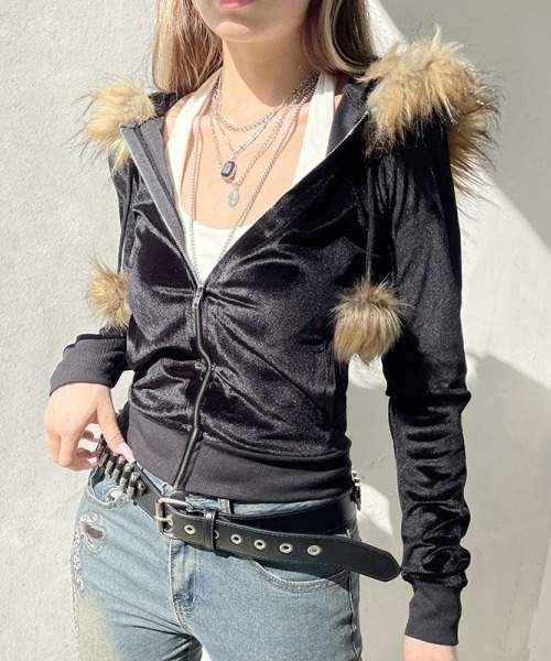 gossip！ロサンゼルス（ゴシップロサンゼルス）の「【Y2Kガーリー】ファー付きベルベットクロップドパーカー（パーカー・レディース・ブラック・M）」の4枚目の写真