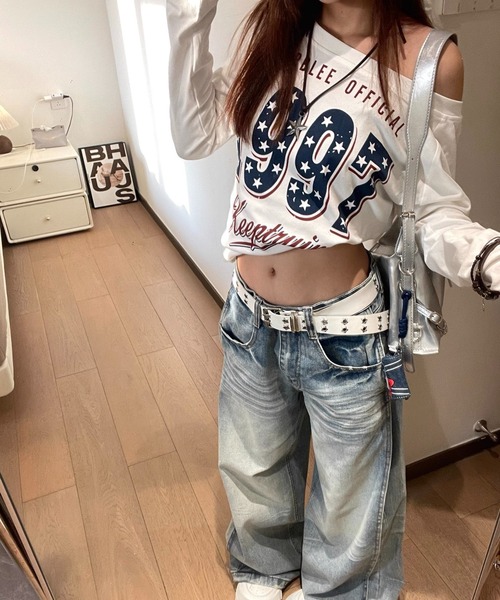 Sibra(シブラ)の「【2色展開】オフショル×星柄ロゴプリントロンT/Y2Kカジュアルトップス(Tシャツ/カットソー・レディース・ブラック/ホワイト・M)」の11枚目の写真