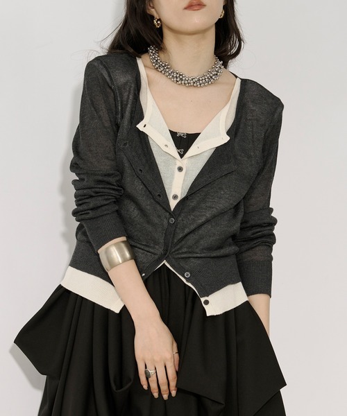 Ezick（エジック）の「bi-color sheer cardigan レイヤードシアーニットカーディガン（カーディガン/ボレロ・レディース・ネイビー/チャコールグレー・FREE）」の8枚目の写真