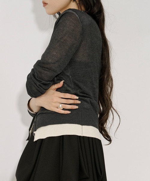 Ezick（エジック）の「bi-color sheer cardigan レイヤードシアーニットカーディガン（カーディガン/ボレロ・レディース・ネイビー/チャコールグレー・FREE）」の12枚目の写真