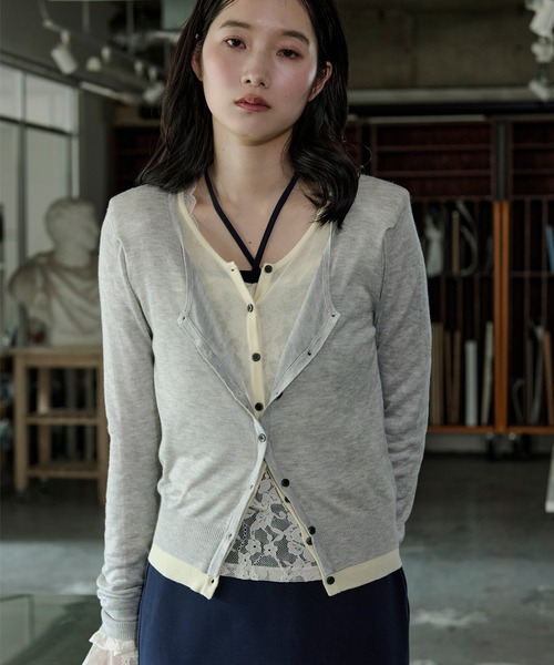 Ezick(エジック)の「bi-color sheer cardigan レイヤードシアーニットカーディガン(カーディガン/ボレロ・レディース・ネイビー/チャコールグレー/ブラック/ライトグレー・FREE)」の18枚目の写真
