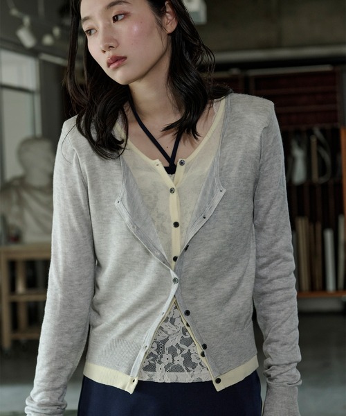 Ezick(エジック)の「bi-color sheer cardigan レイヤードシアーニットカーディガン(カーディガン/ボレロ・レディース・ネイビー/チャコールグレー/ブラック/ライトグレー・FREE)」の19枚目の写真
