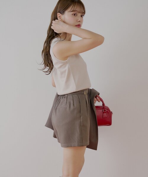 Chico（チコ）の「【REVIVAL/WEB限定】チャーム付タックショートパンツ（その他パンツ・レディース・ブラック/ブラウン系その他2/ベージュ系その他2/グレー・SMALL/MEDIUM）」の17枚目の写真