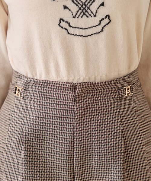 Chico（チコ）の「【REVIVAL/WEB限定】チャーム付タックショートパンツ（その他パンツ・レディース・ブラック/ブラウン系その他2/ベージュ系その他2/グレー・SMALL/MEDIUM）」の9枚目の写真