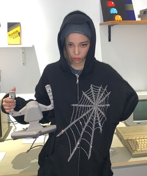 セール】蜘蛛の巣柄ストーンスウェットパーカー（パーカー）｜ViViDAY