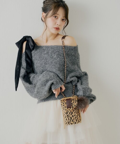 Chico（チコ）の「ファーチャーム付きキルティングスマホポーチ（その他小物・レディース・ピンク/ブラウン/ブラック/アイボリー/ベージュ系その他2・FREE）」の7枚目の写真