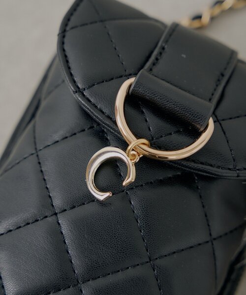 Chico（チコ）の「ファーチャーム付きキルティングスマホポーチ（その他小物・レディース・ピンク/ブラウン/ブラック/アイボリー/ベージュ系その他2・FREE）」の8枚目の写真