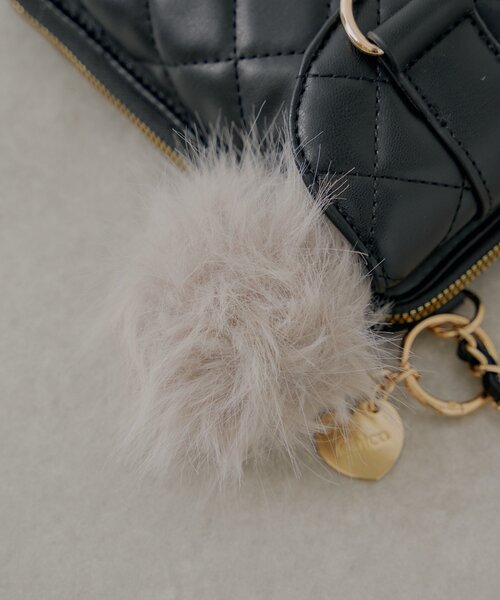 Chico（チコ）の「ファーチャーム付きキルティングスマホポーチ（その他小物・レディース・ピンク/ブラウン/ブラック/アイボリー/ベージュ系その他2・FREE）」の11枚目の写真