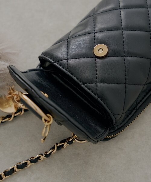 Chico（チコ）の「ファーチャーム付きキルティングスマホポーチ（その他小物・レディース・ピンク/ブラウン/ブラック/アイボリー/ベージュ系その他2・FREE）」の13枚目の写真