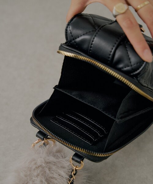 Chico（チコ）の「ファーチャーム付きキルティングスマホポーチ（その他小物・レディース・ピンク/ブラウン/ブラック/アイボリー/ベージュ系その他2・FREE）」の14枚目の写真