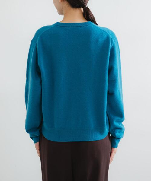 URBAN RESEARCH（アーバンリサーチ）の「ウール100 クルーネックソフトニット（ニット/セーター・レディース・ブラック/オフホワイト/ブルー/グレー・FREE）」の22枚目の写真