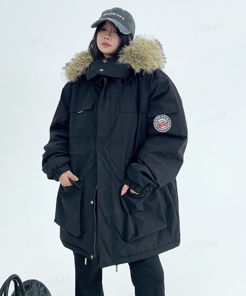 韓国ファッション ふわふわのファーがアクセントにきいたフード付き