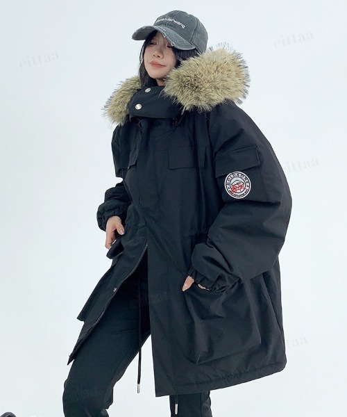 韓国ファッション ふわふわのファーがアクセントにきいたフード付き