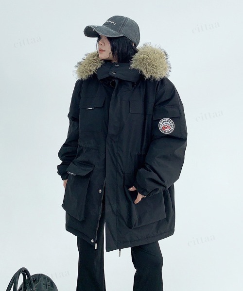 韓国ファッション ふわふわのファーがアクセントにきいたフード付き