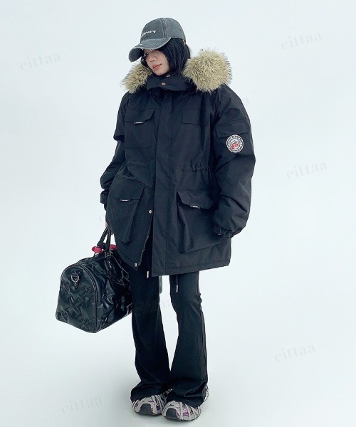 韓国ファッション ふわふわのファーがアクセントにきいたフード付き