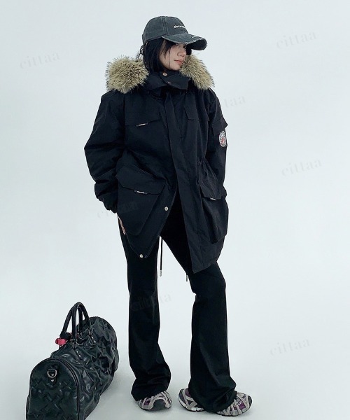 韓国ファッション ふわふわのファーがアクセントにきいたフード付き