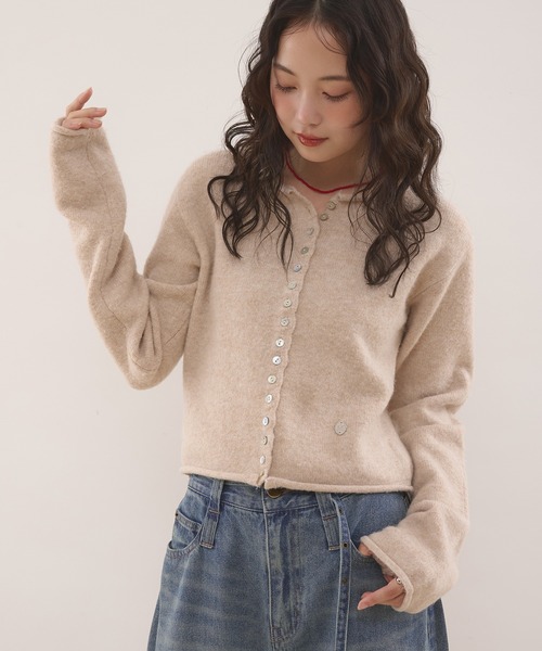 MUHET(ミュエータ)の「rolled edge short cropped knit cardigan / ショート丈ニットボタンカーディガン(カーディガン/ボレロ・レディース・チャコールグレー/アイボリー/カーキ/ブラウン/ピンク・FREE)」の2枚目の写真