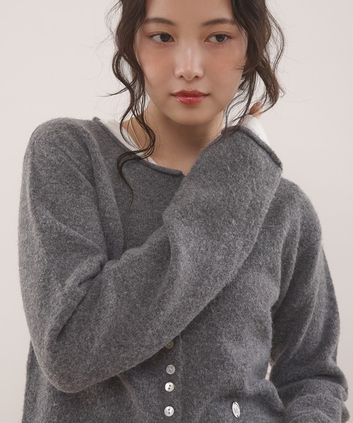 MUHET(ミュエータ)の「rolled edge short cropped knit cardigan / ショート丈ニットボタンカーディガン(カーディガン/ボレロ・レディース・チャコールグレー/アイボリー/カーキ/ブラウン/ピンク・FREE)」の16枚目の写真