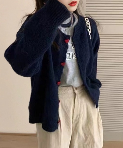 cammie(キャミー)の「赤ハートボタンニットカーディガン(カーディガン/ボレロ・レディース・グレー/ダークグレー/ネイビー/アイボリー・F)」の20枚目の写真