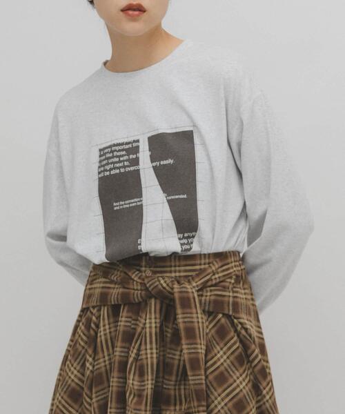 KBF（ケイビーエフ）の「ナップドルーズプリントTEE（Tシャツ/カットソー・レディース・グレー系その他/チャコールグレー・ONE）」の4枚目の写真