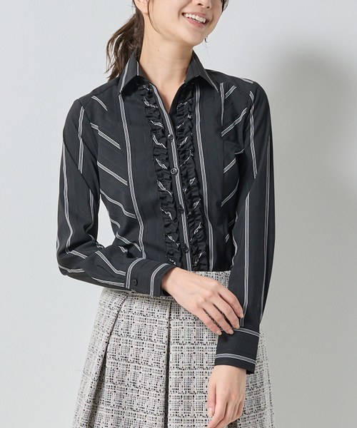 NARACAMICIE（ナラカミーチェ）の「【NARACAMICIE】ストレッチストライプ襟付きフリル長袖シャツ（シャツ/ブラウス・レディース・ホワイト/ブラック・M/L）」の4枚目の写真