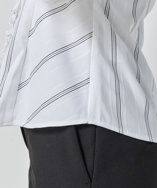 NARACAMICIE（ナラカミーチェ）の「【NARACAMICIE】ストレッチストライプ襟付きフリル長袖シャツ（シャツ/ブラウス・レディース・ホワイト/ブラック・M/L）」の11枚目の写真