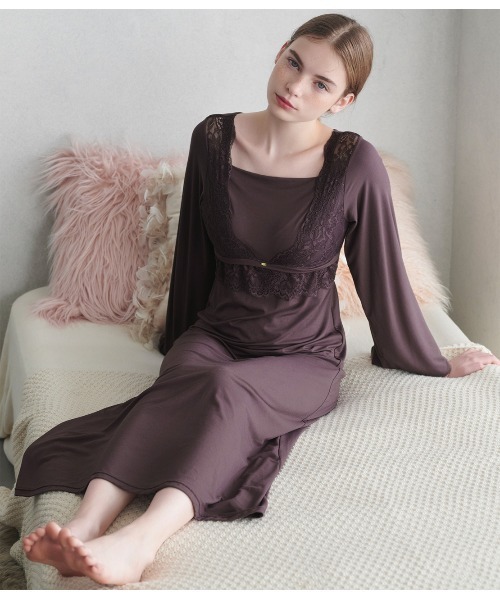 PEACH JOHN（ピーチジョン）の「ナイトブラ内蔵ワンピース（長袖）（ルームウェア/パジャマ・レディース・ピンクベージュ/ブラウン・BC65/BC70/BC75/DE65/DE70/DE75）」の2枚目の写真