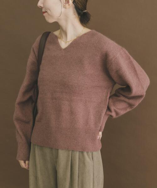 ITEMS URBANRESEARCH(アイテムズ アーバンリサーチ)の「ラクーンキーネックニット(ニット/セーター・レディース・オフホワイト/ベージュ/ネイビー/ピンク・FREE)」の16枚目の写真